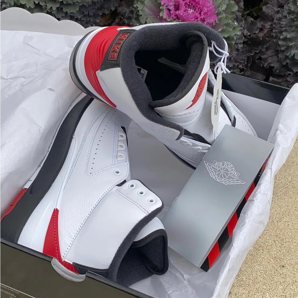 Nike Air Jordan 2 OG Chicago white Black Varsity Red DX2454-106 size 8 - 13 - Picture 3 of 14